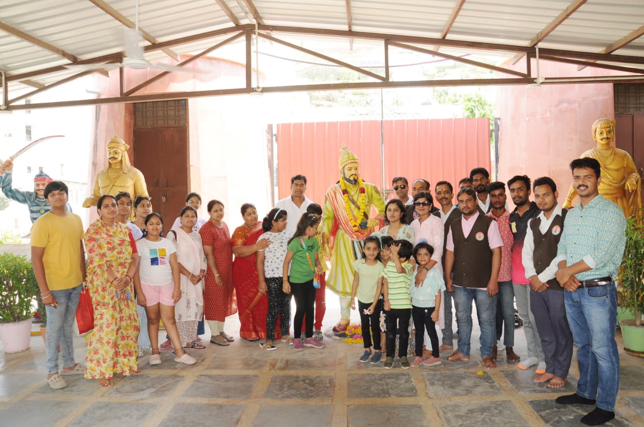 प्रताप गौरव केन्द्र “राष्ट्रीय तीर्थ” में शिवाजी महाराज के राज्याभिषेक दिवस पर दी गई पुष्पांजलि