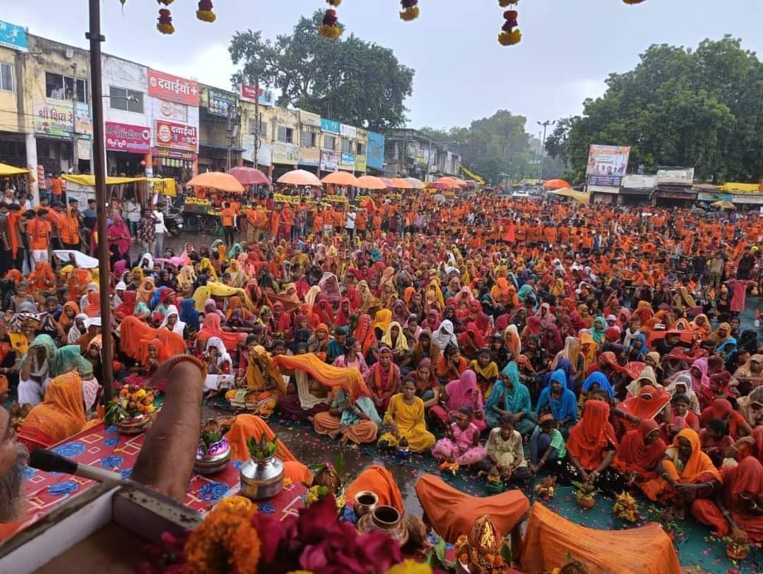 आदिवासी बहुल झाबुआ में निकली कांवड़ यात्रा, आसपास के अनेकों गांवो से हजारों महिलाए -नागरिक हुए सम्मिलित