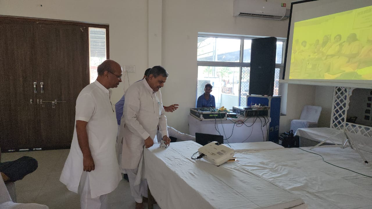 सरकार्यवाह होसबाले द्वारा नारायण दर्शन का विमोचन