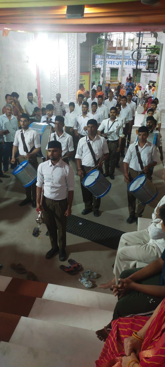 श्री कृष्ण जन्माष्टमी के पावन पर्व पर स्वयंसेवकों ने किया घोष वादन