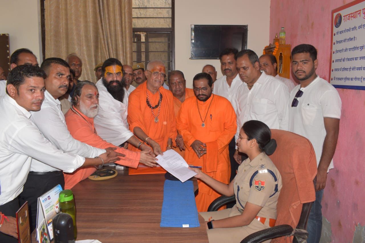 सनातन धर्म के समर्थन में उमड़ा अधिवक्ताओं का सैलाब