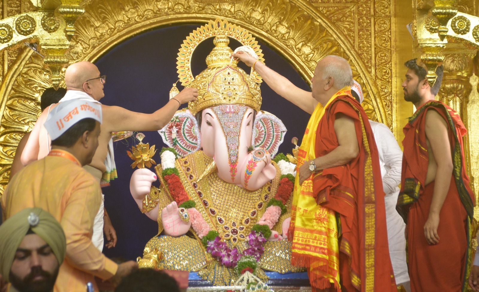 भारत वैभव संपन्न होकर विश्व को शांति का मार्ग दिखाए – डॉ. मोहन भागवत जी