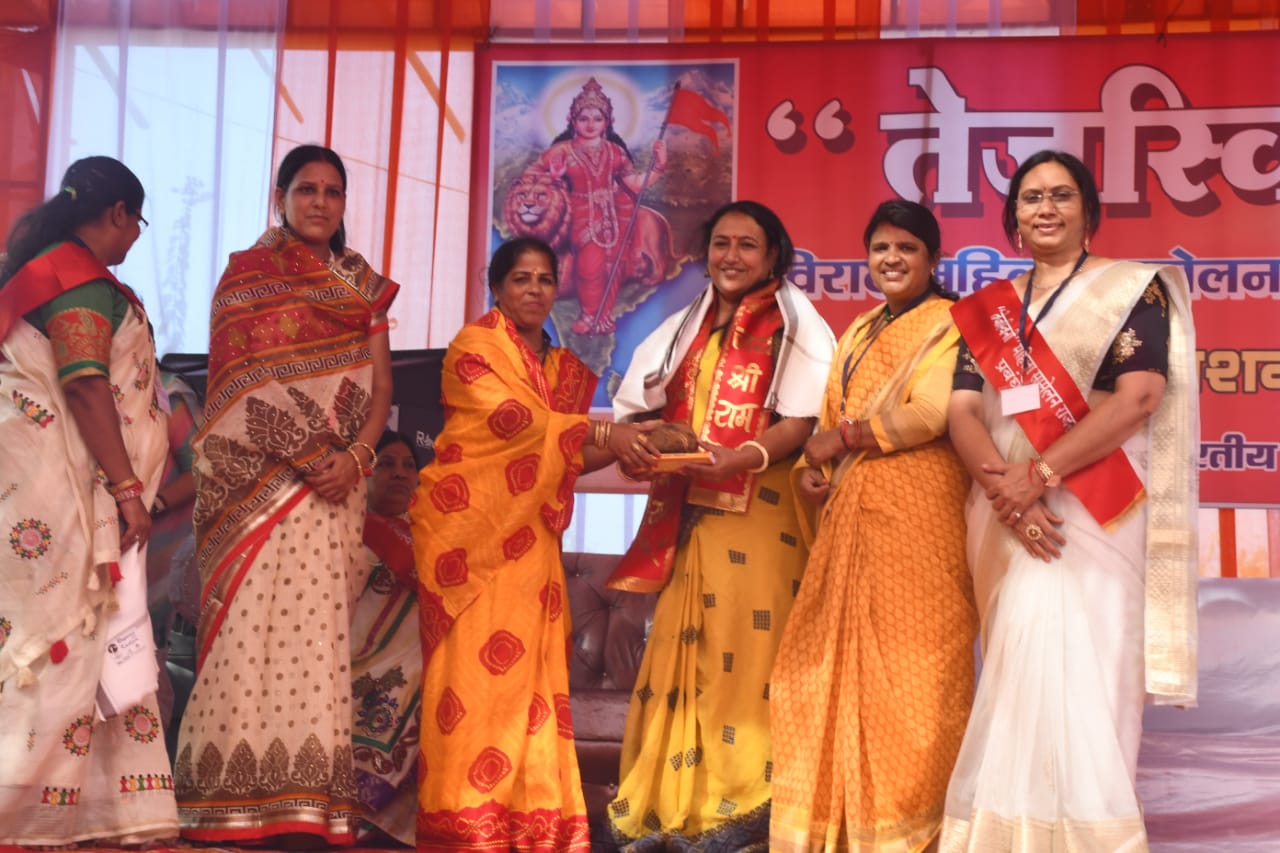 वैदिक काल से आज तक के समाज जीवन के आदर्शों से प्रेरणा लें – मीनाक्षी ताई पेशवे