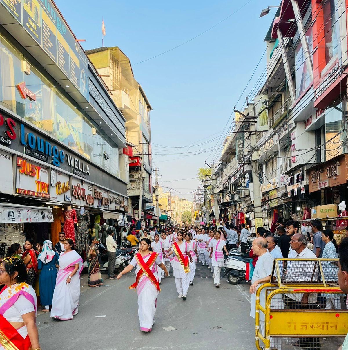 तेजस्विनी पथ संचलन के स्वागत हेतु उमड़ उठा जनसैलाब