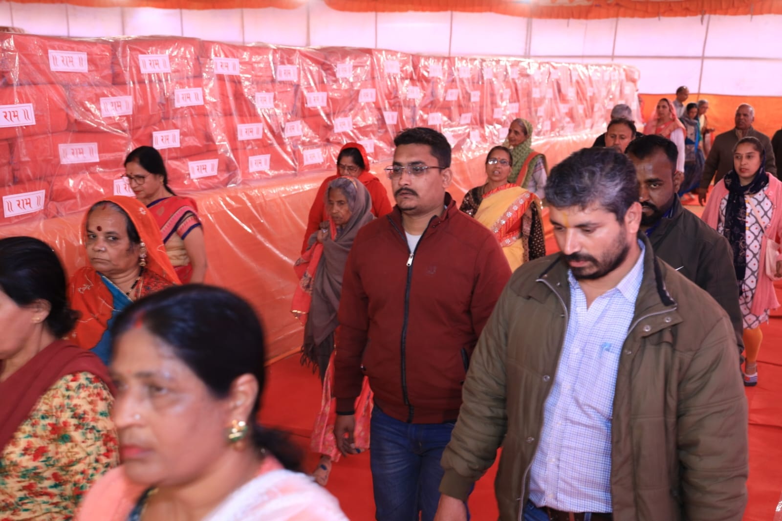 100 अरब श्रीराम नाम की बरस रही कृपा, परिक्रमा को उमड़ रहे भक्त,श्रीरामनाम धन संग्रह बैंक का अनूठा आयोजन