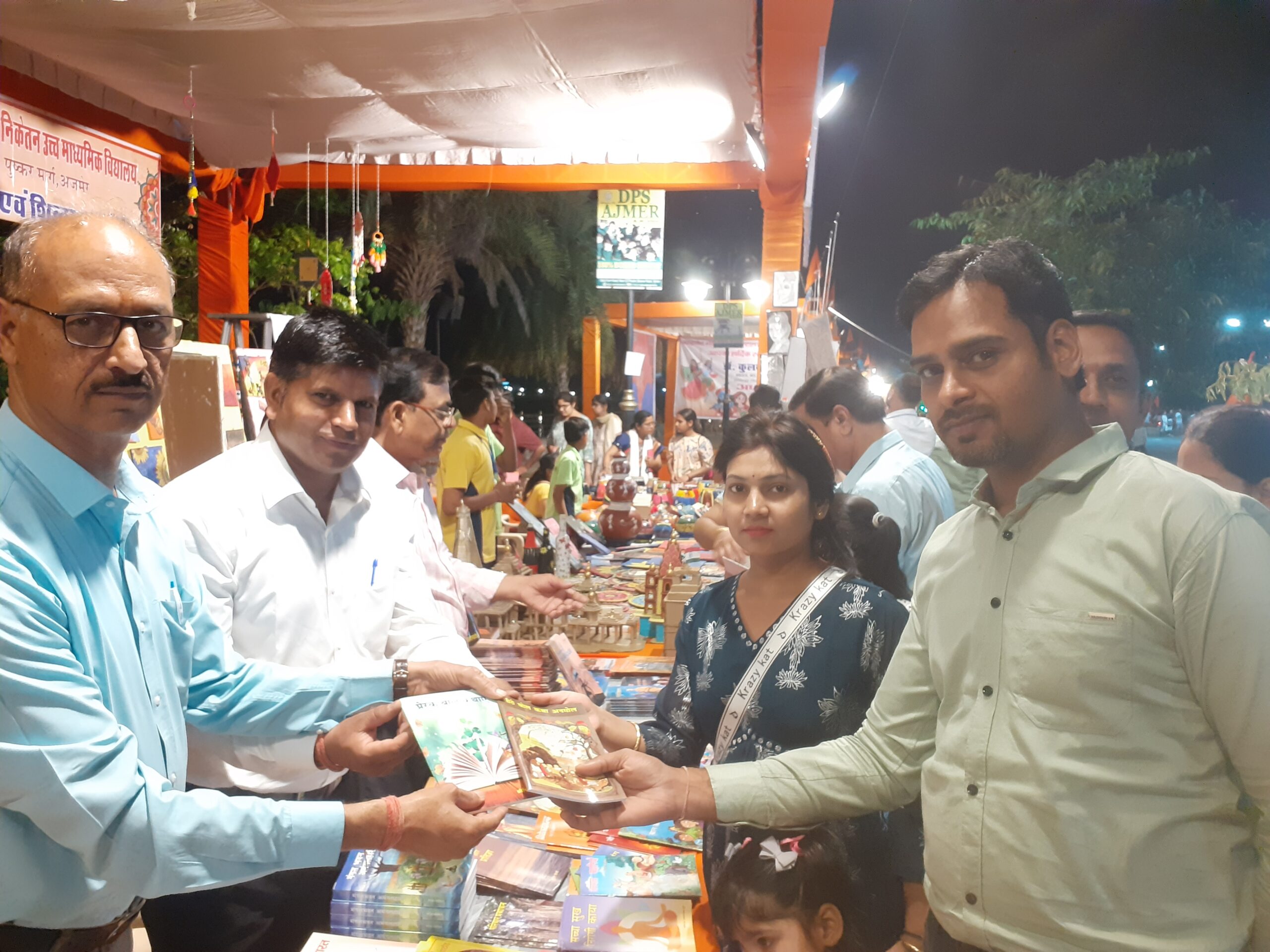 भारतीय नववर्ष की पूर्व संध्या पर, साहित्य बिक्री