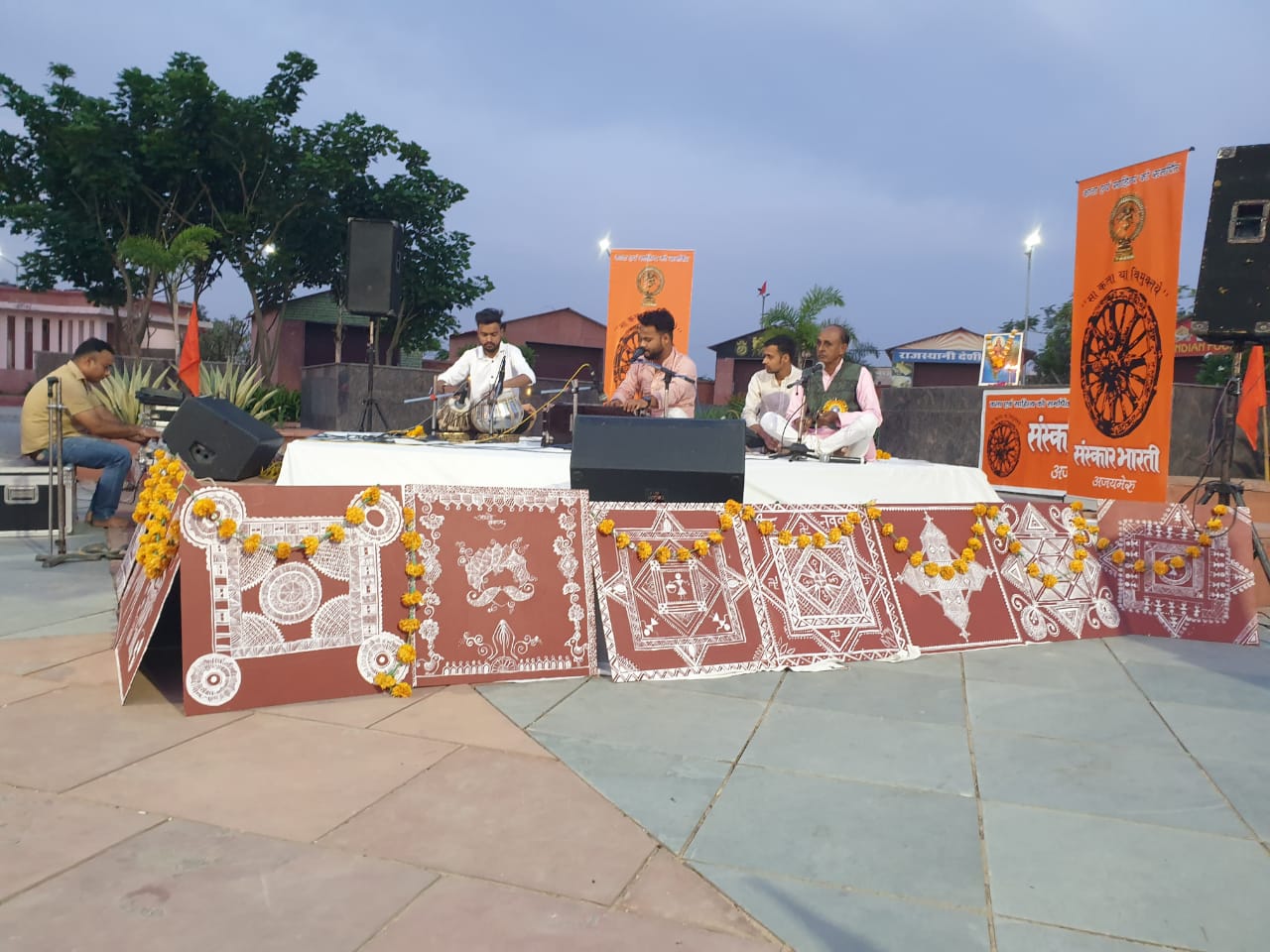 संस्कार भारती अजयमेरु के द्वारा विक्रम संवत 2081 के उपलक्ष में प्रभाती भजन गायन का किया आयोजन