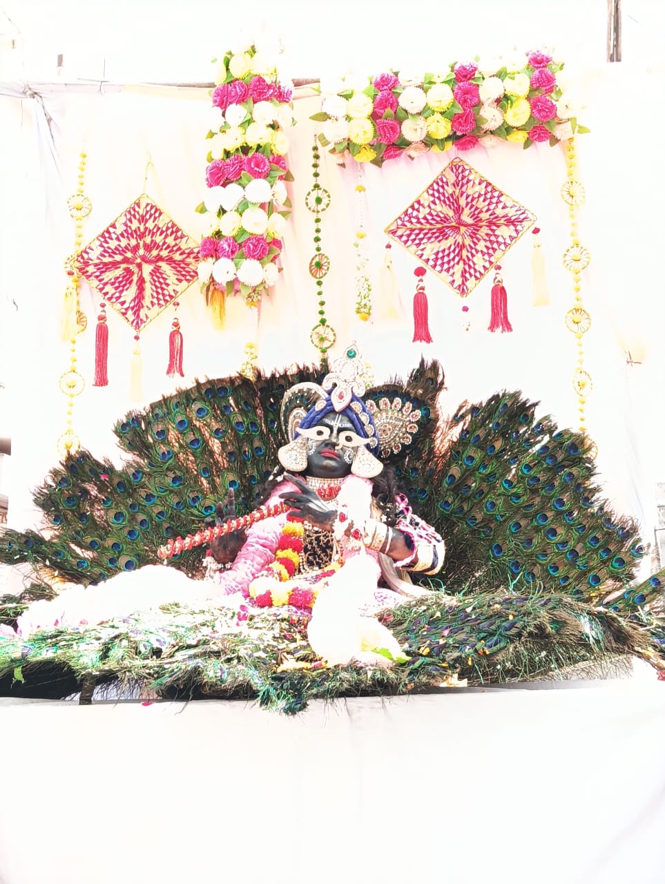 कल भव्य रूप से सम्पन्न हुए दीपदान कार्यक्रम के बाद आज नवसंवत्सर पर नगर में विशाल शोभायात्रा का आयोजन सम्पन्न हुआ |