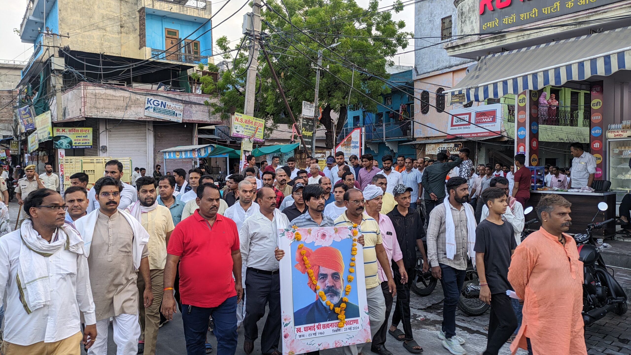 किशोरपुरा निवासी सत्यनारायण खटाना जी की सुनियोजित हत्या के विषय में पुलिस महानिरीक्षक को सर्व हिन्दू समाज ने दिया ज्ञापन ।