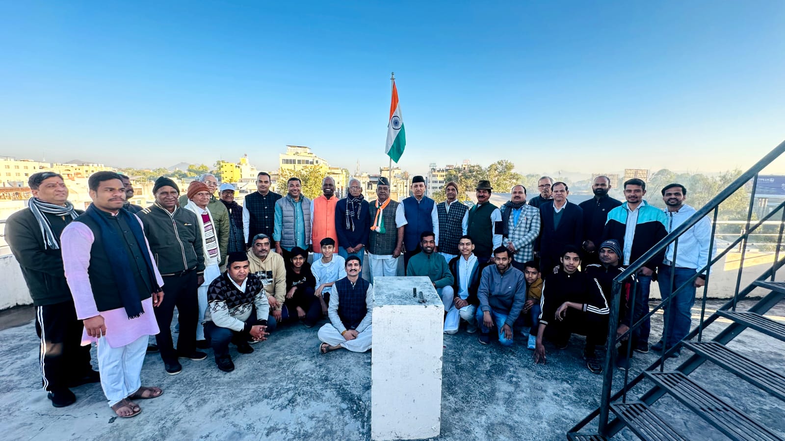 राष्ट्रीय स्वयंसेवक संघ कार्यालय पर झंडारोहण कर गणतंत्र दिवस मनाया।