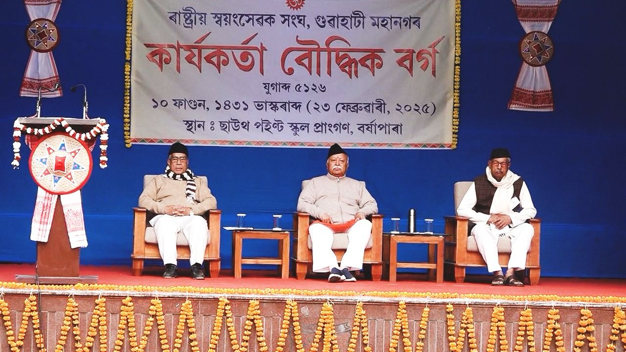 अपने परिवार में भारतीय मूल्यों को बढ़ावा देना समाज को सही दिशा में आगे बढ़ने के लिए सहायक