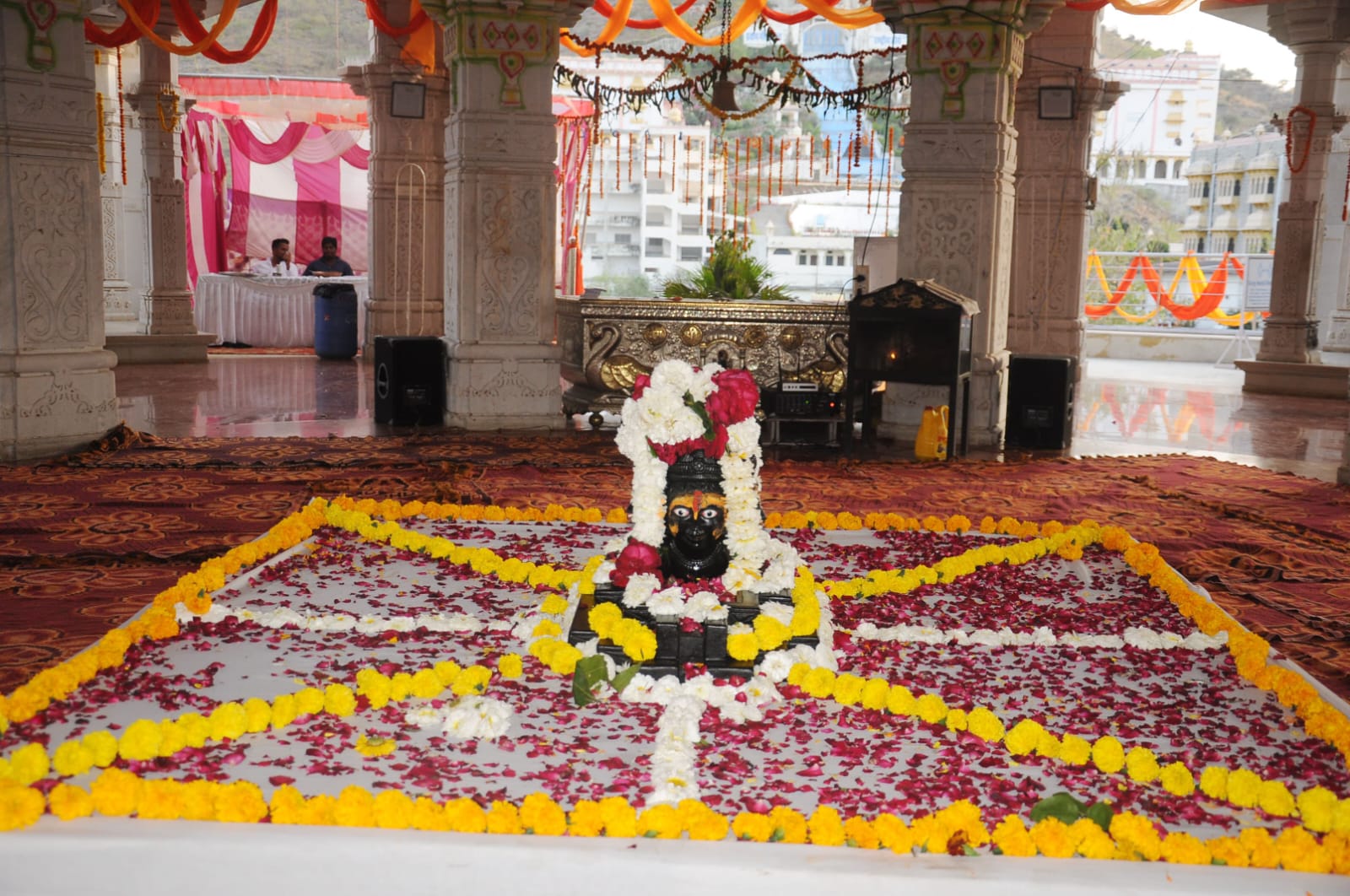 भक्तिधाम में भजन संध्या में बाद रात्रि 10 बजे शुरू हुआ रूद्राभिषेक